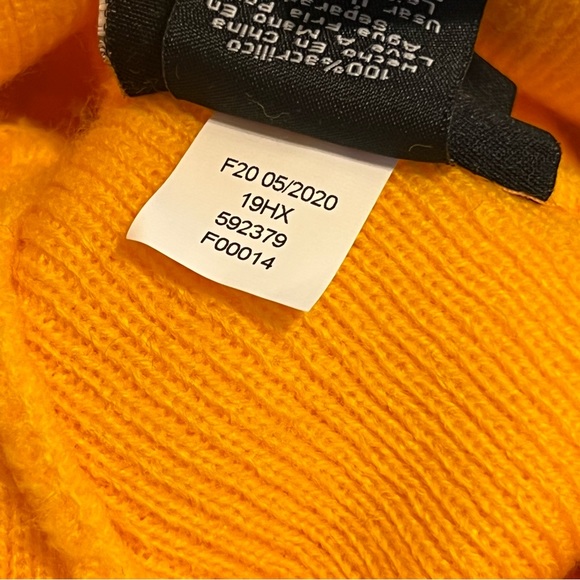 NHL – Nashville Preds Hat with Pom Pom  NWT - Picture 2 of 5